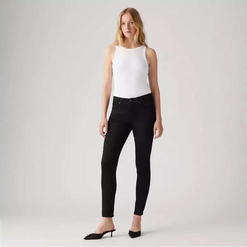 Levi 721 High Rise Skinny Jean in Soft Black